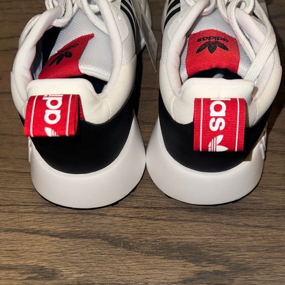 adidas Boy Kids White and Black Sneakers - Picture 5 of 8